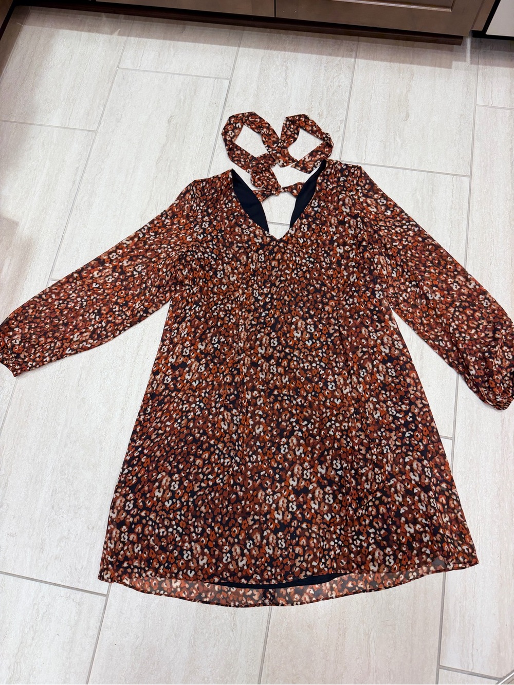 International Concept Long Sleeve Floral Dress V Neck and Back. Size Large